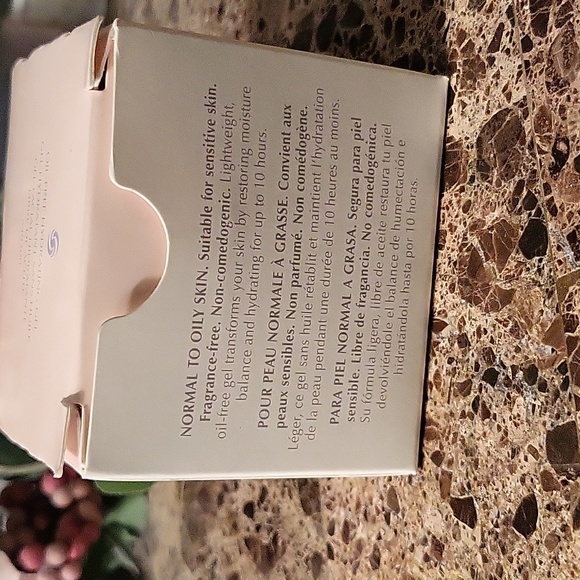 Oil-Free Hydrating Gel - Picture 4 of 4